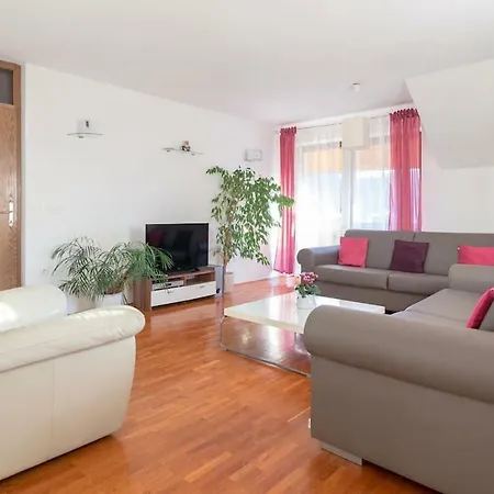 Fine Apartment *