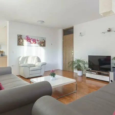 Fine Apartment