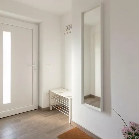 Fine Apartment Zirovnica