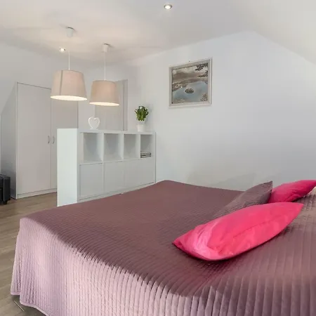 Fine Apartman Zirovnica