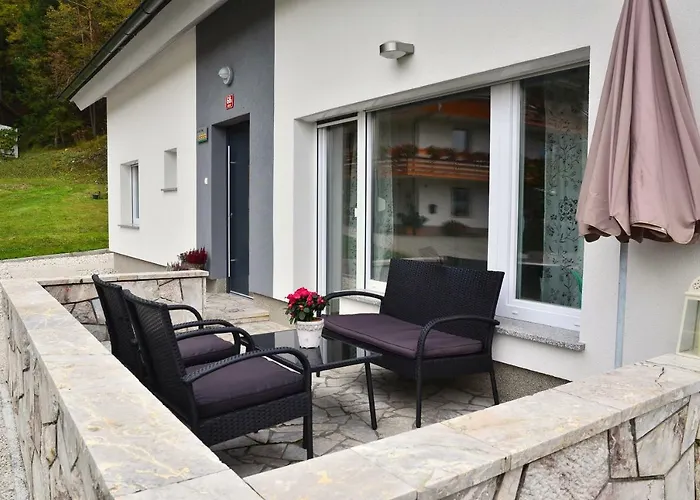 Fine דירה Zirovnica